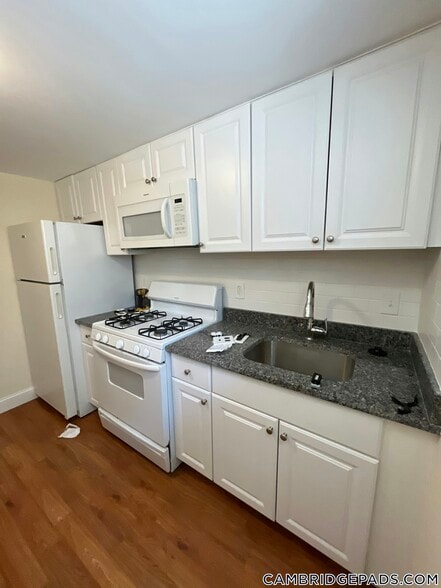 Building Photo - 381 Harvard St