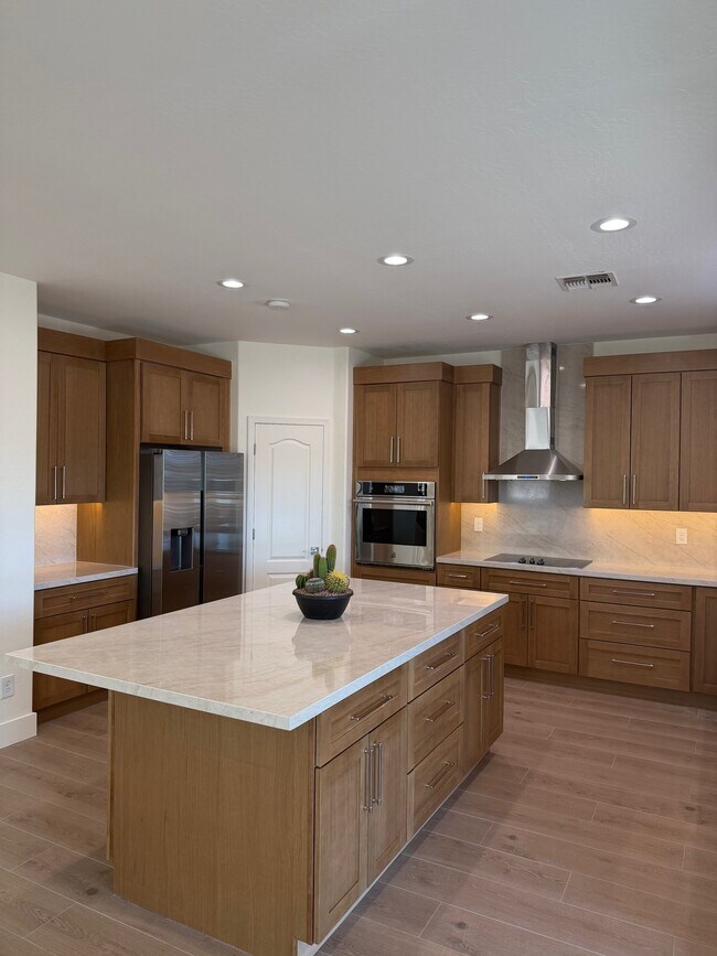 Building Photo - 2741 E Quiet Hollow Ln