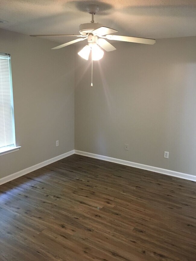 Building Photo - 3/2 Apartment in West Rome $1,195