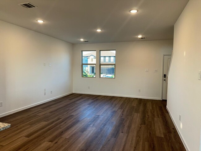 Building Photo - 2513 Broken Bow Dr