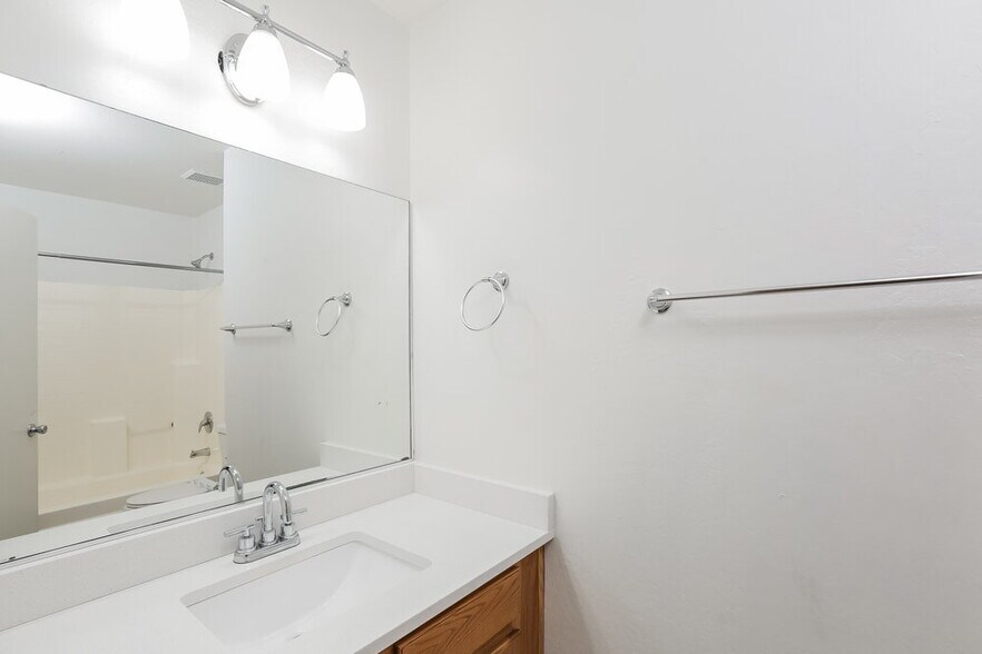 Building Photo - 10637 W Nez Perce St