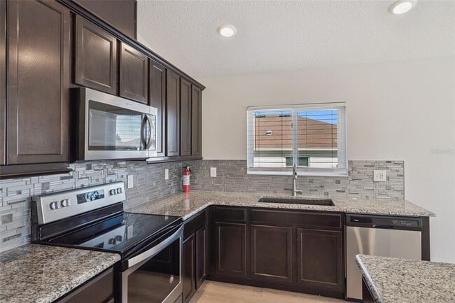 Building Photo - 2256 GLADIOLUS Ln