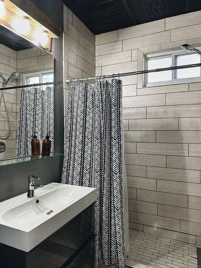 Building Photo - 99 Olive St