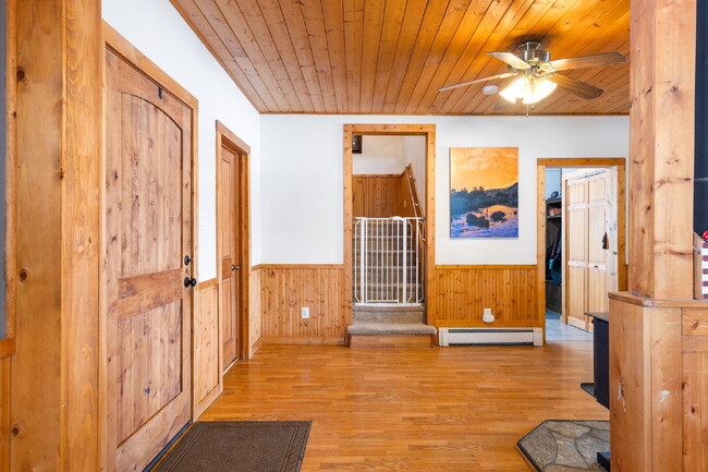 Building Photo - Spacious 4-Bedroom Home in the Heart of Sh...