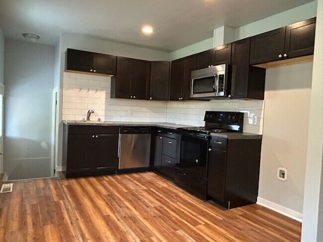 Building Photo - 224go