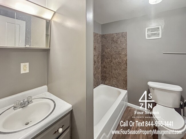 Building Photo - 338 S Locust St