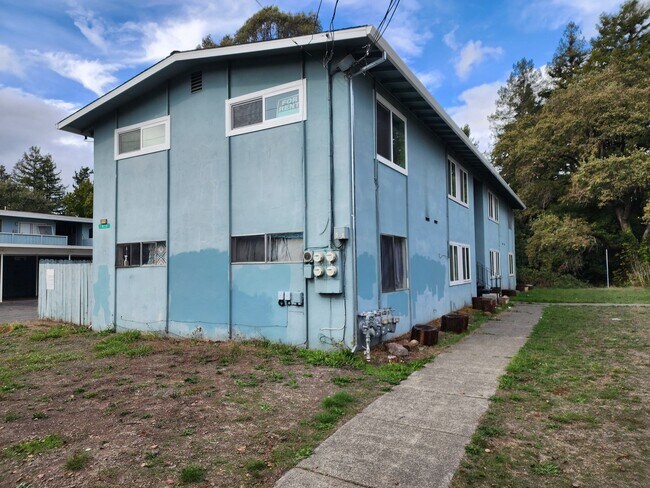 Building Photo - 1075 Delport Ave