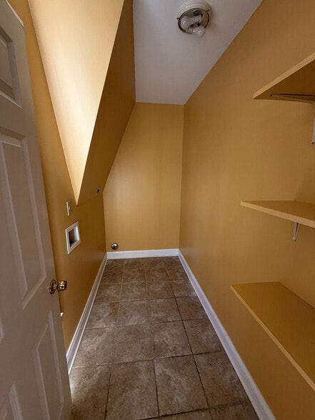 Building Photo - 252 Villa Ave