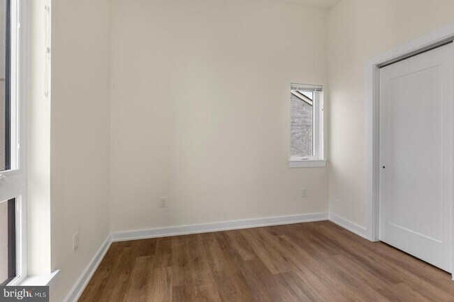 Building Photo - 2401 Frankford Ave