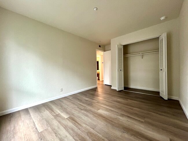 Building Photo - Beautiful Downstairs 2 Bedroom Condo Located In Gated Community Pool + Lake Access!