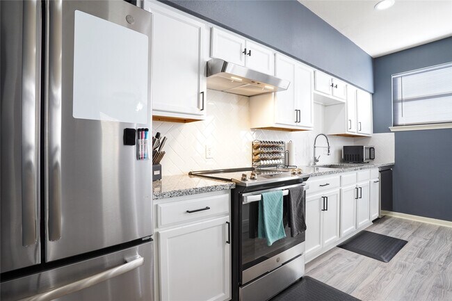 Building Photo - 6419 Waldron Dr