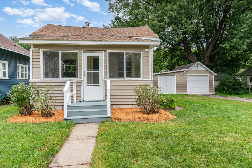 Building Photo - 1405 S Park St