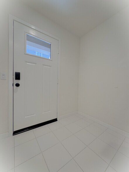 Front Door/interior angle - 2729 Sunrise Way
