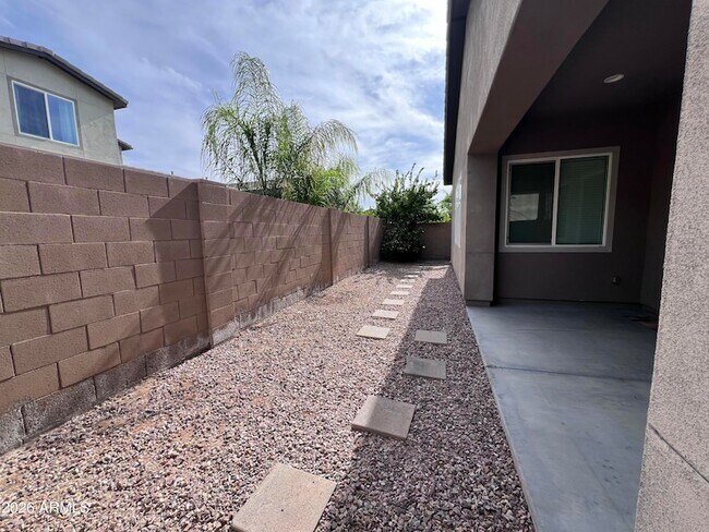Building Photo - 1705 W Dawn Dr
