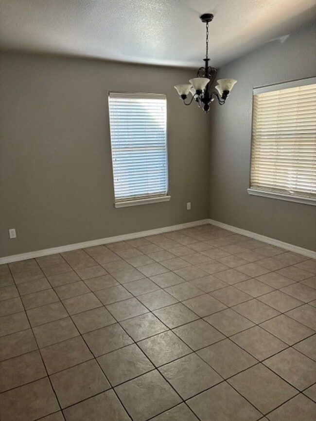 Building Photo - 2104 Hali Ln