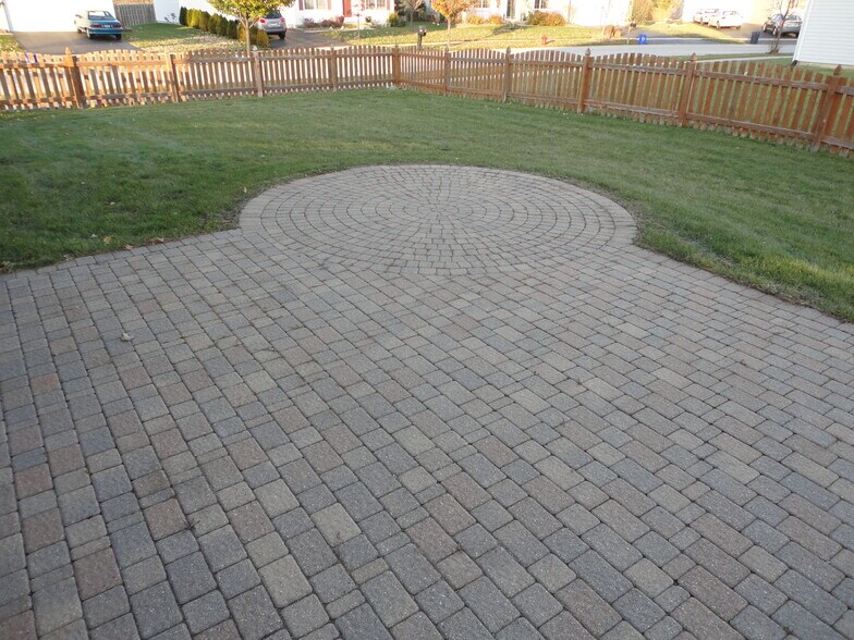 Building Photo - 1825 Bluestem Cir