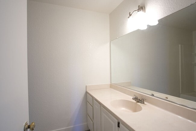 Building Photo - Cozy 3-Bedroom, 2-Bath Home in Modesto