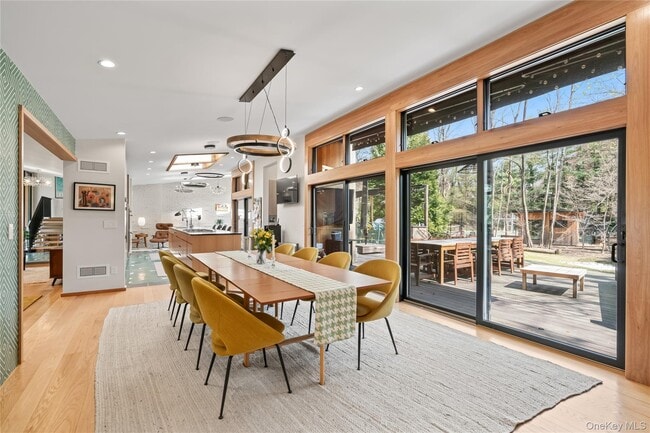 Building Photo - 14 Tall Tree Ct