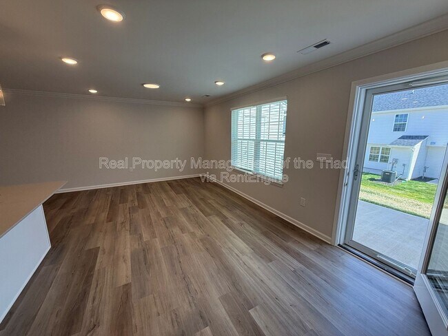 Building Photo - 907 Elderberry Wy