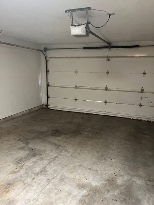 Building Photo - Beautiful 2 Bedroom 2 Bath 2 Car Garage Town House in the foot hills COMING SOON! Available 12/22...