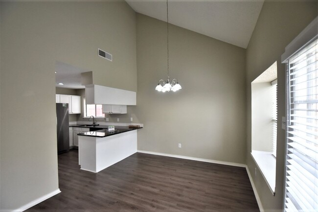 Building Photo - 3625 San Remo Dr