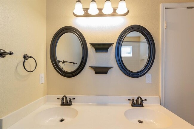 Building Photo - 10413 Hess Dr