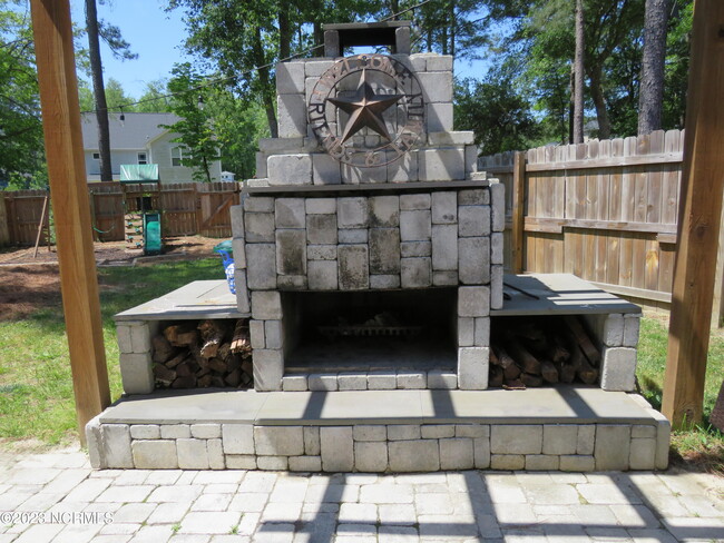 Building Photo - 425 Palisades Dr