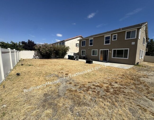 Building Photo - Spaciouse 4 Bed- 3 full Bath + plus Loft Home