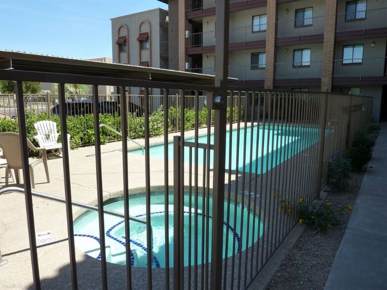 Building Photo - 17 E Ruth Ave