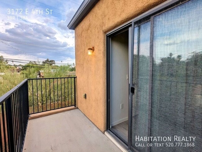 Building Photo - 3172 E 4th St