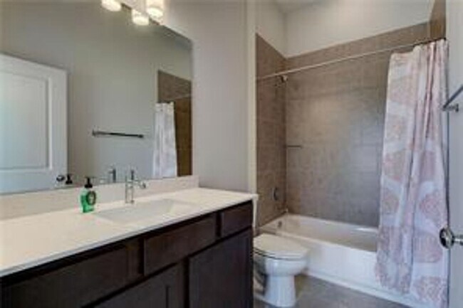 Building Photo - 15009 Ryman Rd