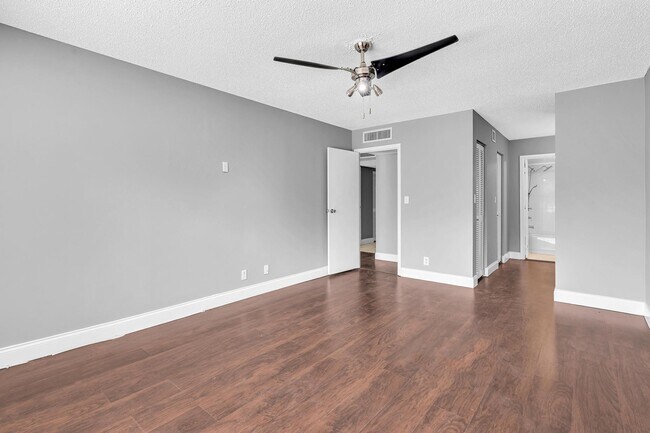 Building Photo - 5961 N Falls Circle Dr