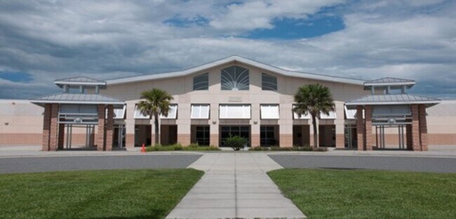 Building Photo - 3/2.5 Beautiful Energy Efficient Home in H...