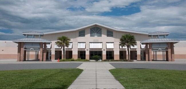 Building Photo - MOVE IN SPECIAL- Beautiful 4/2.5 Townhome ...