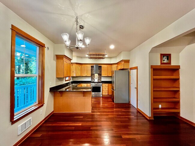 Building Photo - Beautiful 4 Bedroom Bainbridge Home Close ...