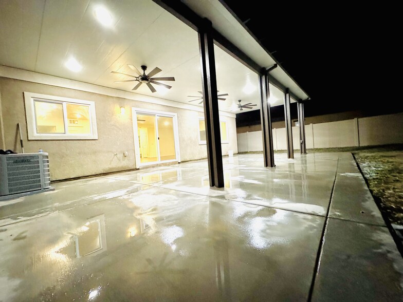 Building Photo - 1225 Corte del Sol