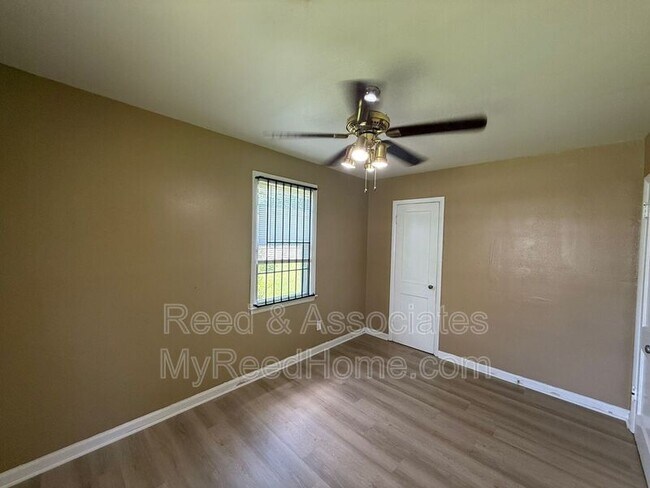 Building Photo - 3209 Winslow Rd