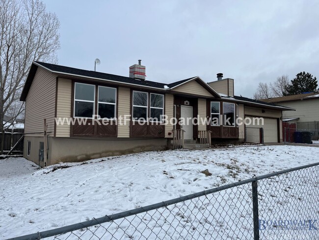 Building Photo - Amazing 5-Bedroom Home in West Valley City!