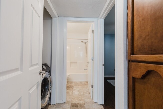 Building Photo - Newly Updated Two Bedroom Two Bath Townhouse