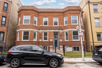 Building Photo - 3744 N Wilton Ave