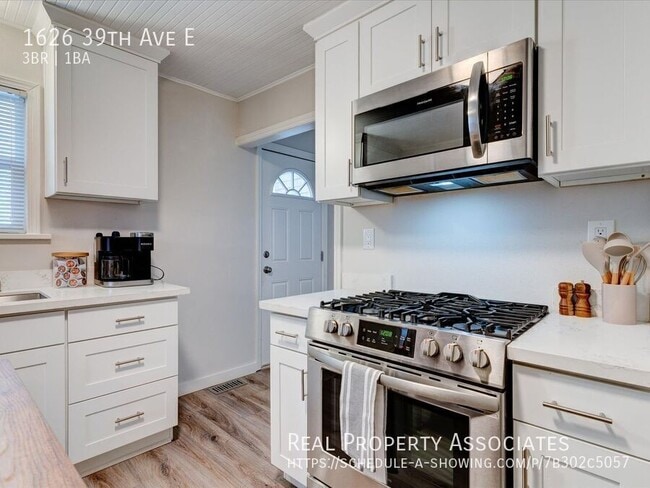 Building Photo - 1626 39th Ave E