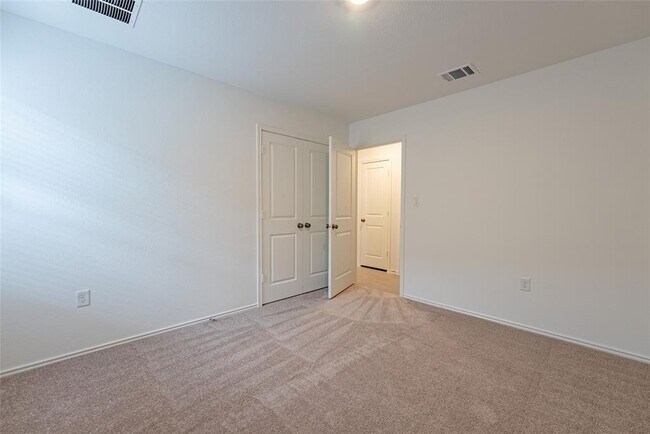 Building Photo - 200 Camargue Dr