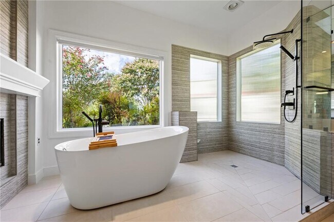 Building Photo - 16018 Fontaine Ave