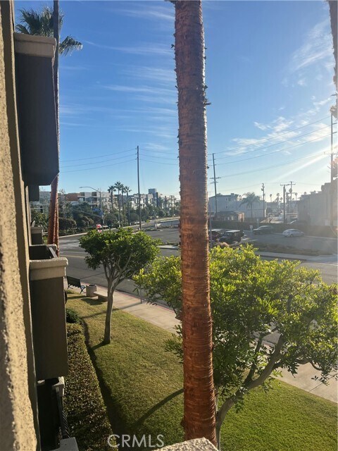 Building Photo - 310 Lake St