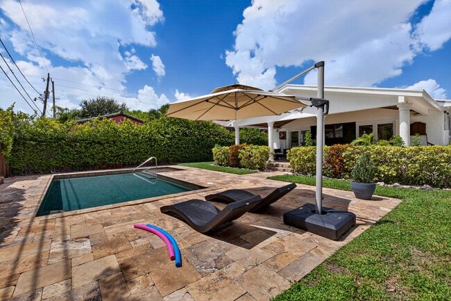 Building Photo - 510 NE 8th Ave