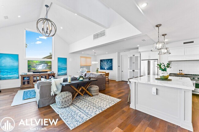 Building Photo - Gorgeous 3 bed 3.5 bathroom home available...