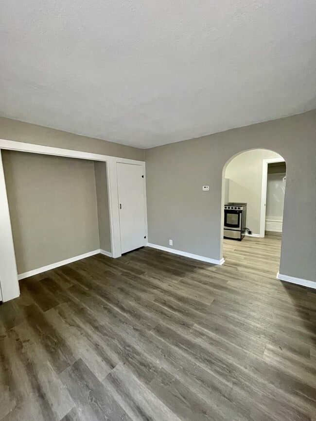 Building Photo - Remodeled Studio HOUSE with Fence and Garage