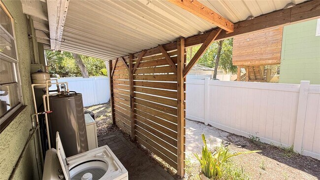 Building Photo - 905 Jones St