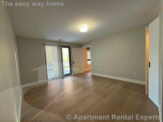 Building Photo - 9 Central St