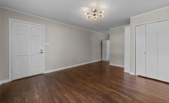 Building Photo - Updated 2 bedroom/ 1 bathroom condo locate...